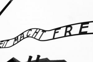 Arbeit Macht Frei, Auschwitz